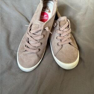Like New!🥰 Women's Taupe Casual Sneakers